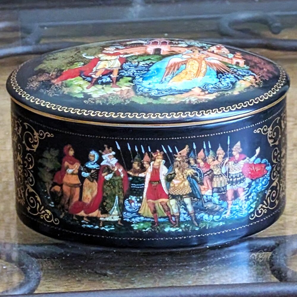 1989 Russian USSR Palekh Porcelain Oval Trinket Jewelry Vanity Box With Lid